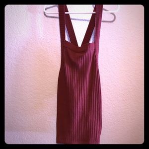 Tank w/ thick straps that crisscross to open back